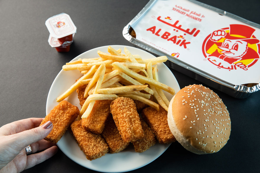 البيك دبي يقد م حاليا وجبات دجاج مسحب فقط مطاعم تايم أوت دبي